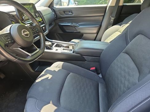 Used 2024 Nissan Pathfinder SV FWD image 11
