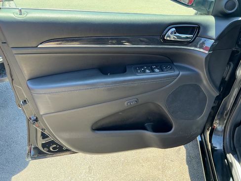 Used 2019 Jeep Grand Cherokee Overland AWD/4WD image 7