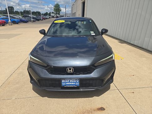 Used 2025 Honda Civic Sport image 3