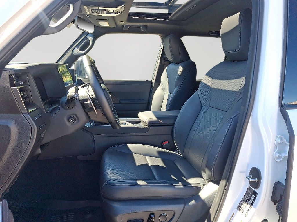 Used 2024 Lexus GX 550 w/ Accessory Package (31) AWD/4WD image 14