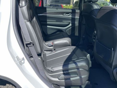 New 2025 Jeep Grand Cherokee L Limited w/ Luxury Tech Group II image 31