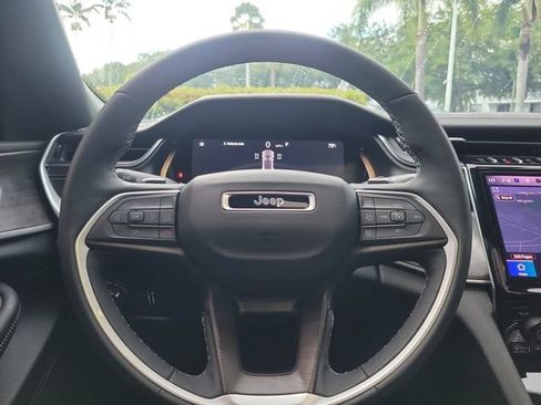 Used 2025 Jeep Grand Cherokee Limited RWD image 14