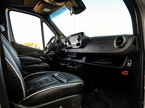 Used 2023 Mercedes-Benz Sprinter 3500 w/ Parking Package image 43