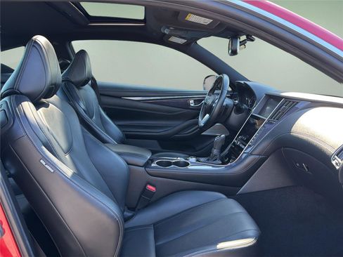 Used 2017 INFINITI Q60 Red Sport 400 RWD image 21