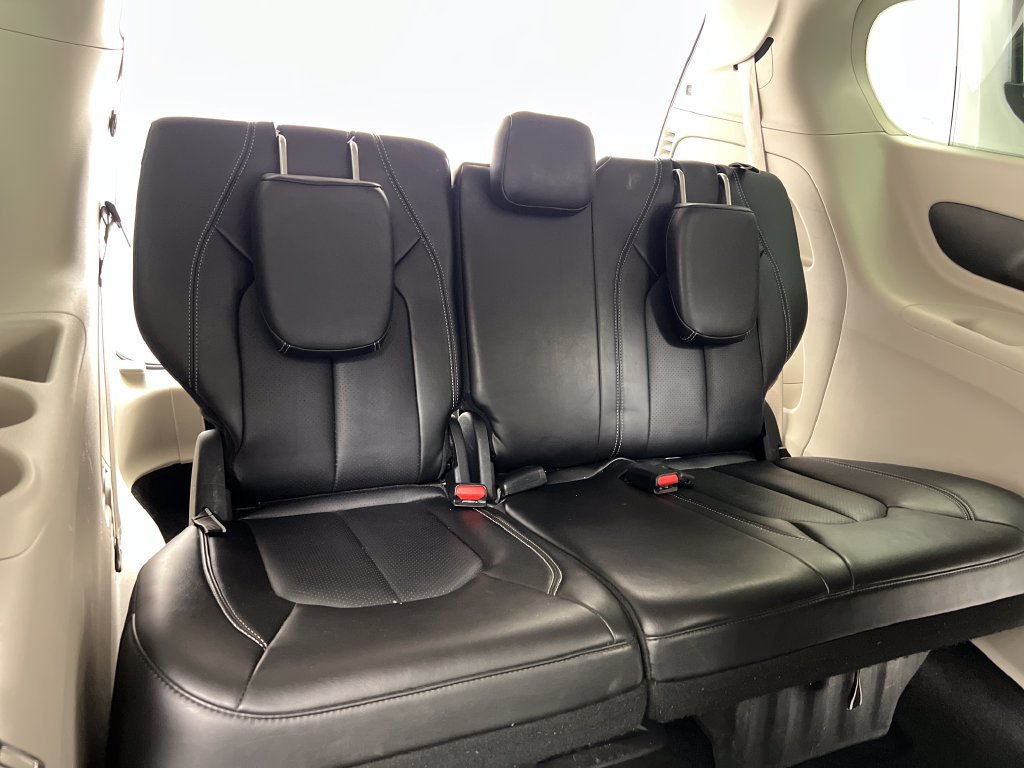 Used 2024 Chrysler Pacifica Touring-L FWD image 41