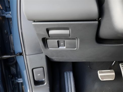 Used 2026 Land Rover Range Rover Evoque Dynamic SE image 33