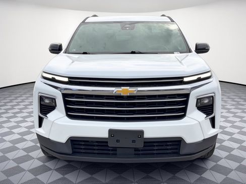 Used 2025 Chevrolet Traverse LT FWD image 6