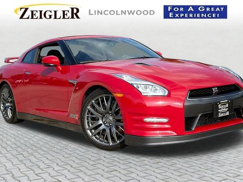 Used 2016 Nissan GT-R Premium AWD/4WD image 2