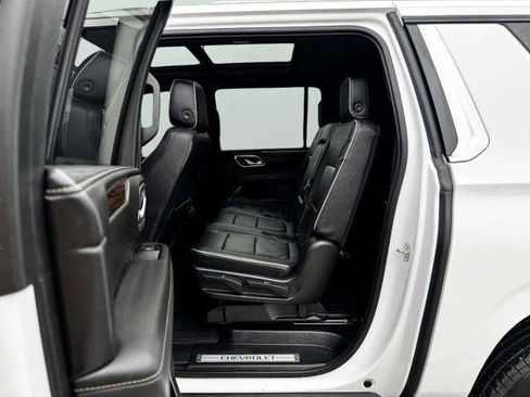 Used 2021 Chevrolet Suburban Premier w/ Premium Package RWD image 35