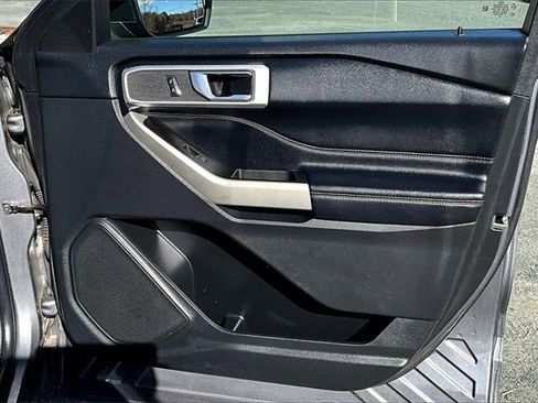 Used 2022 Ford Explorer XLT w/ Equipment Group 202A image 21