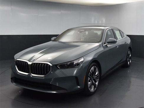 New 2024 BMW 530i w/ Premium Package image 30