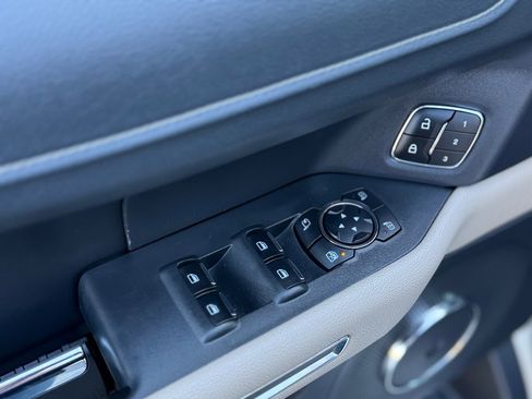 Used 2022 BMW M550i xDrive w/ Executive Package image 34