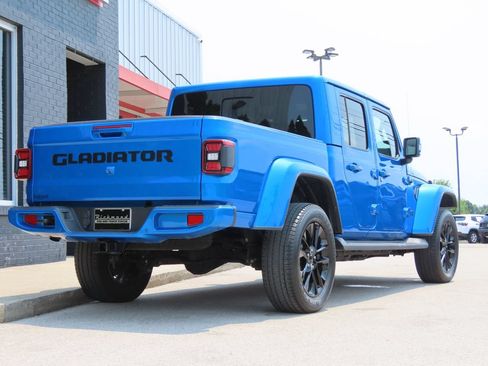 Used 2022 Jeep Gladiator Overland AWD/4WD image 5