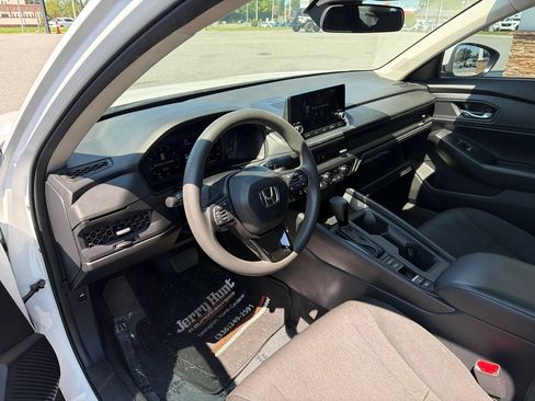 Used 2023 Honda Accord EX image 3