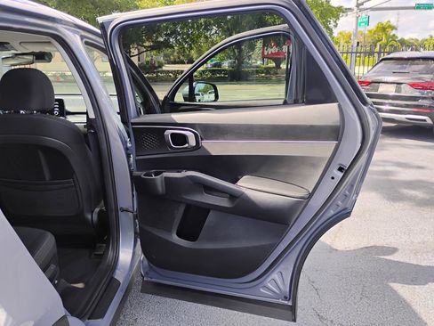 Used 2023 Kia Sorento LX image 67