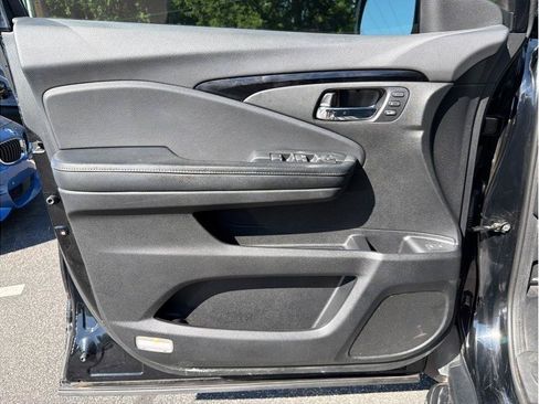 Used 2017 Honda Pilot Touring image 9