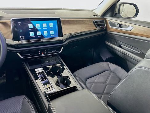 Used 2024 Volkswagen Atlas SE image 23