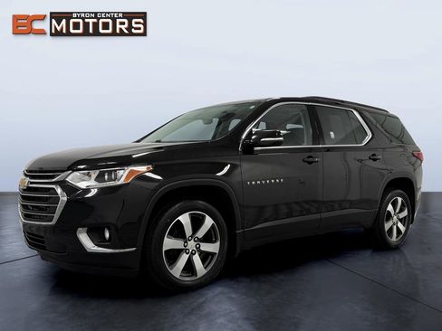 Used 2020 Chevrolet Traverse LT w/ Driver Confidence II Package image 2