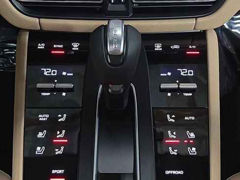 New 2026 Porsche Macan image 19