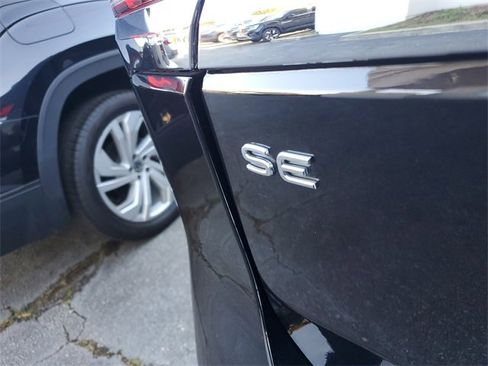 Certified 2023 Volkswagen Atlas SE image 7