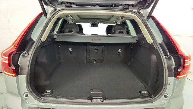Used 2027 Volvo XC60 B5 Core AWD/4WD image 40