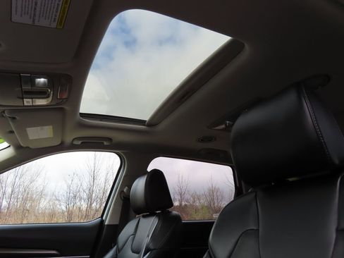 Used 2025 Kia Telluride S FWD image 7