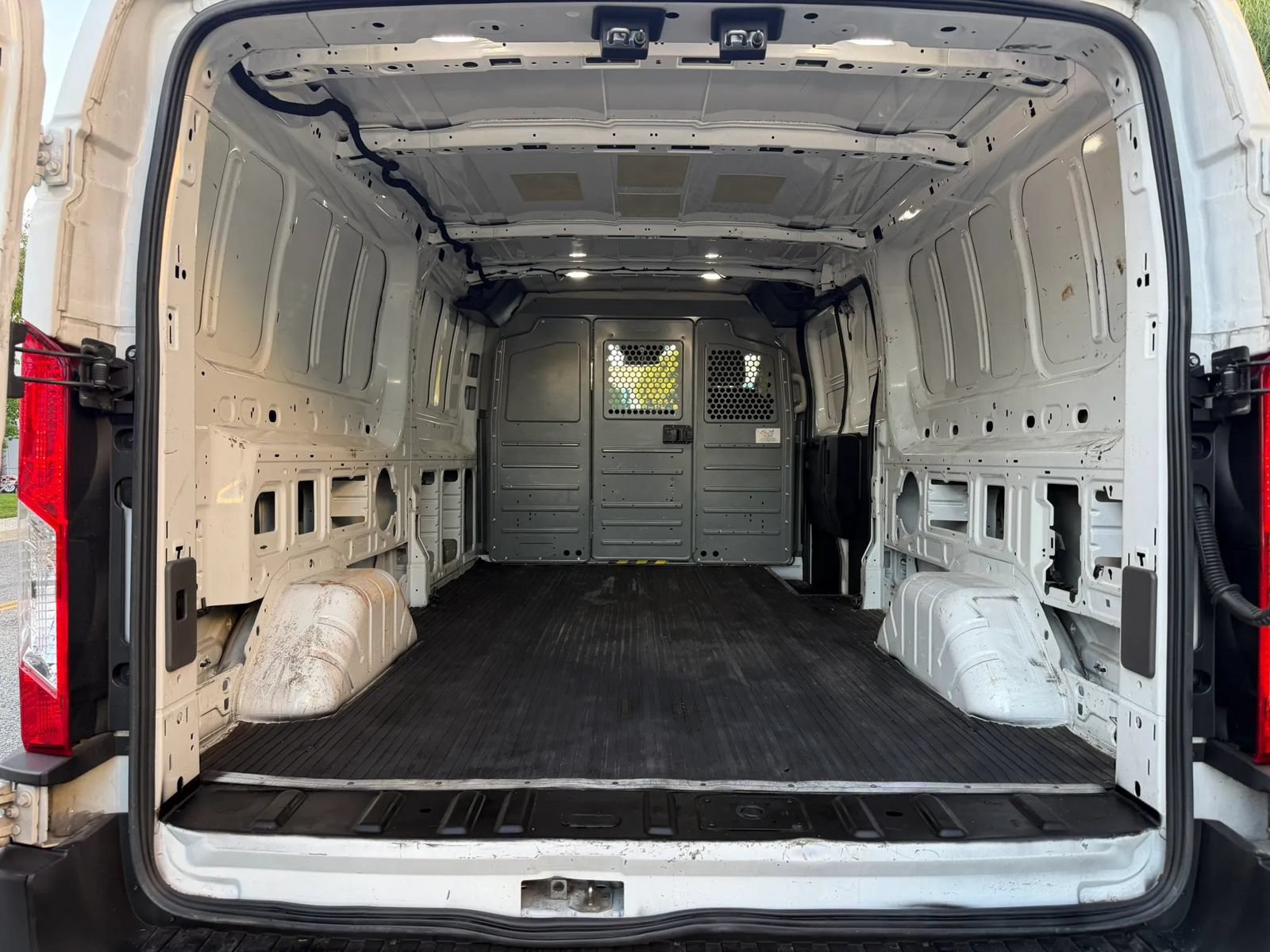 Used 2020 Ford Transit 250 Low Roof RWD image 8