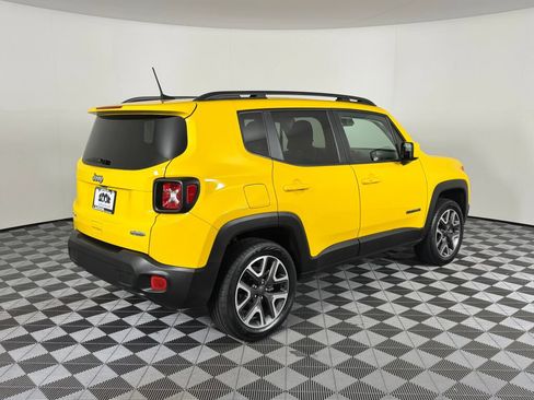 Used 2018 Jeep Renegade Latitude w/ Cold Weather Group AWD/4WD image 3