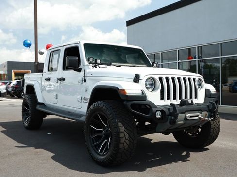 Used 2020 Jeep Gladiator Overland AWD/4WD image 3