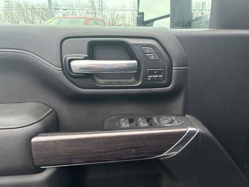 Used 2022 Chevrolet Silverado 2500 LTZ w/ LTZ Premium Package image 19