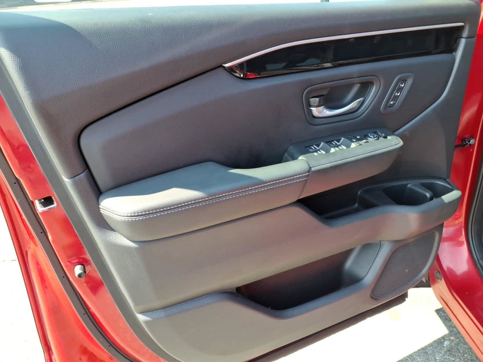 Used 2024 Honda Pilot Touring image 10