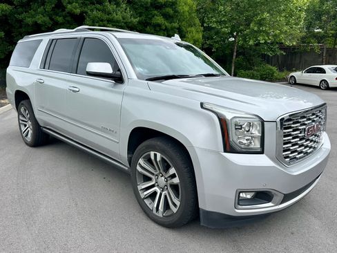 Used 2018 GMC Yukon XL Denali w/ Denali Ultimate Package AWD/4WD image 3