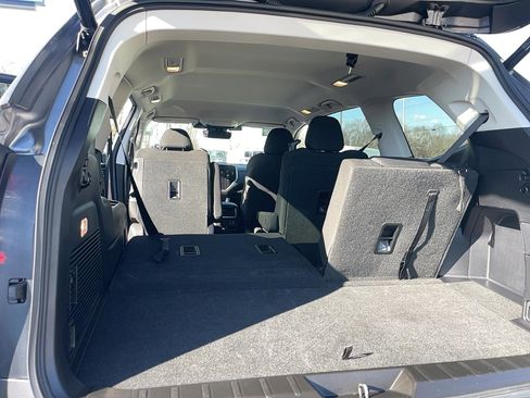Used 2024 Subaru Ascent Premium w/ Convenience Package image 23