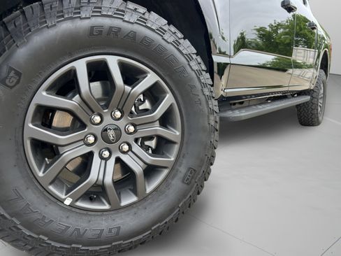 Certified 2025 Ford F150 Tremor AWD/4WD image 32