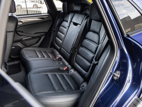 Certified 2026 Porsche Macan AWD/4WD image 36