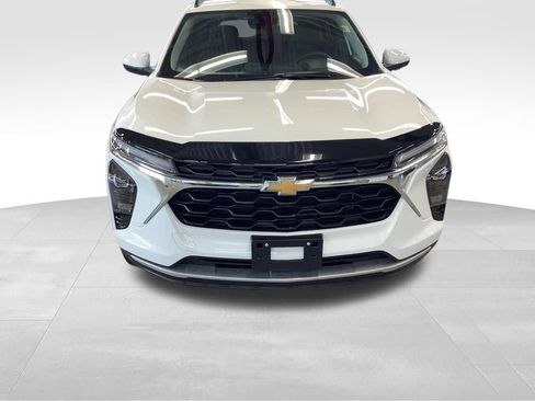 Used 2024 Chevrolet Trax LT w/ Driver Confidence Package FWD image 9