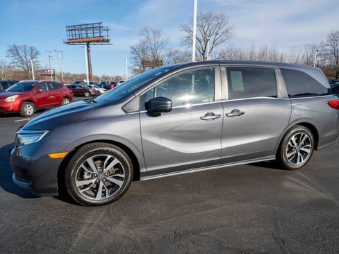 Certified 2024 Honda Odyssey Touring image 3