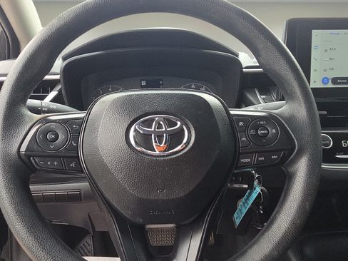 Used 2025 Toyota Corolla LE FWD image 12