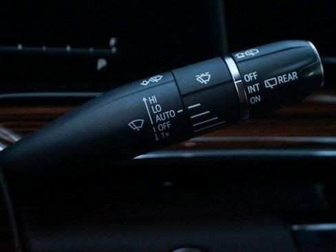 Certified 2024 Cadillac Escalade Premium Luxury w/ Performance Package image 25