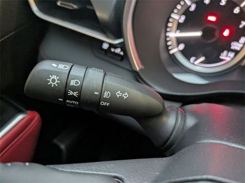 Used 2024 Toyota Highlander FWD image 16