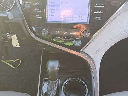 Used 2019 Toyota Camry SE image 39
