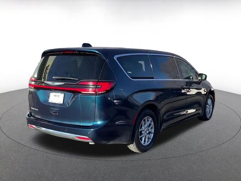 Used 2025 Chrysler Pacifica Select image 14