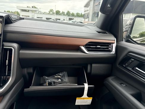 New 2026 GMC Yukon Denali w/ Sun & Power Step Package AWD/4WD image 20