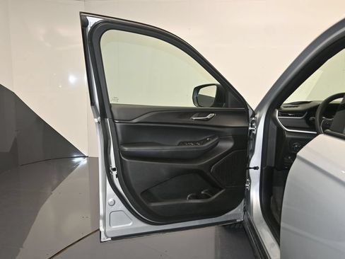 Used 2024 Jeep Grand Cherokee L Laredo RWD image 10