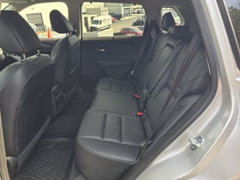 Used 2023 Nissan Rogue SV w/ SV Premium B Package image 10