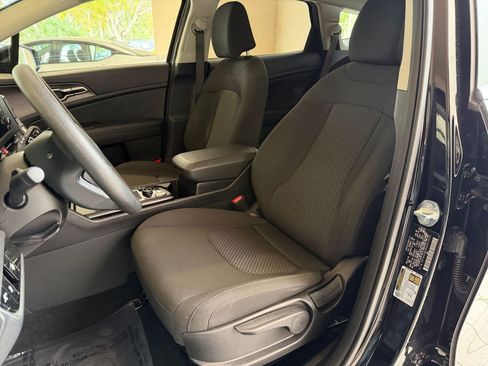 Used 2025 Kia Sportage LX image 21