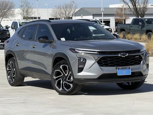 Certified 2025 Chevrolet Trax RS w/ Sunroof Package image 2