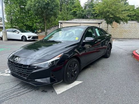 Used 2023 Hyundai Elantra SEL FWD image 3