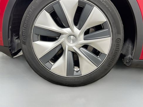 Used 2021 Tesla Model Y Long Range image 14