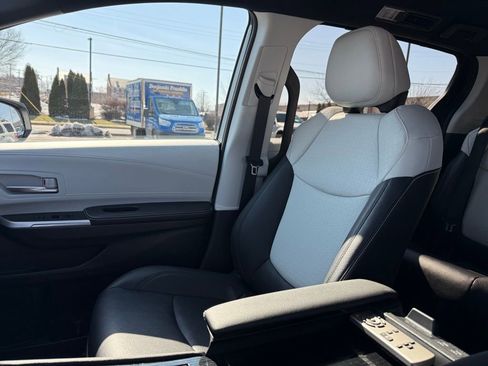 Used 2025 Toyota Sienna XSE w/ XSE Plus Package image 25